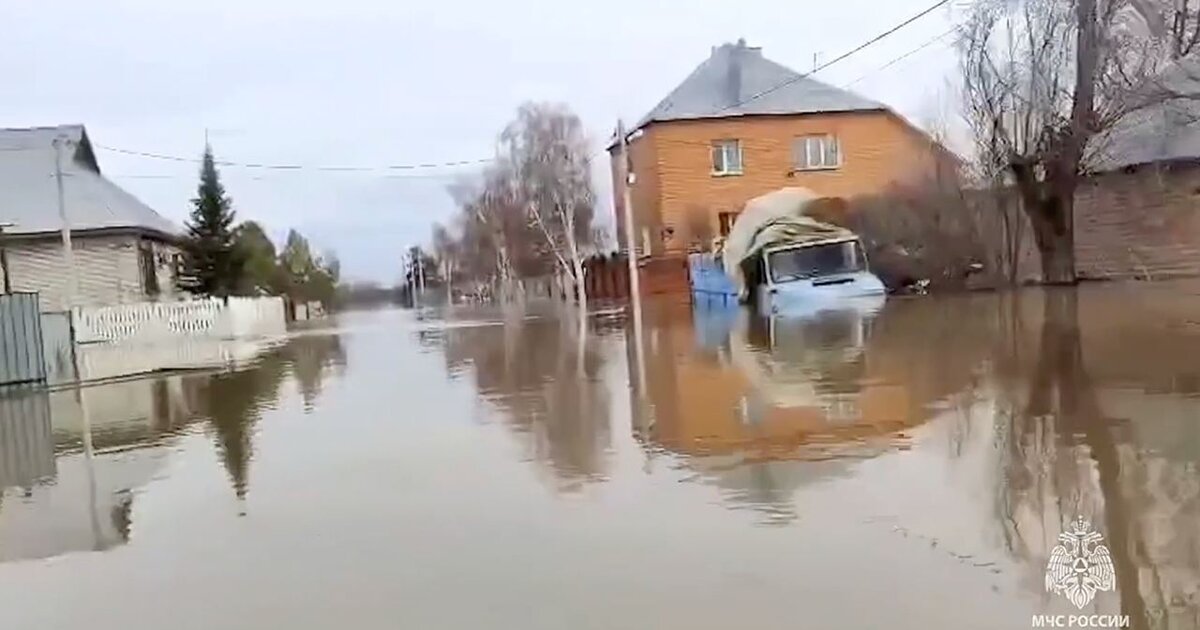 Очередной прорыв дамбы в Орске произошел близ поселка Лесоторгового