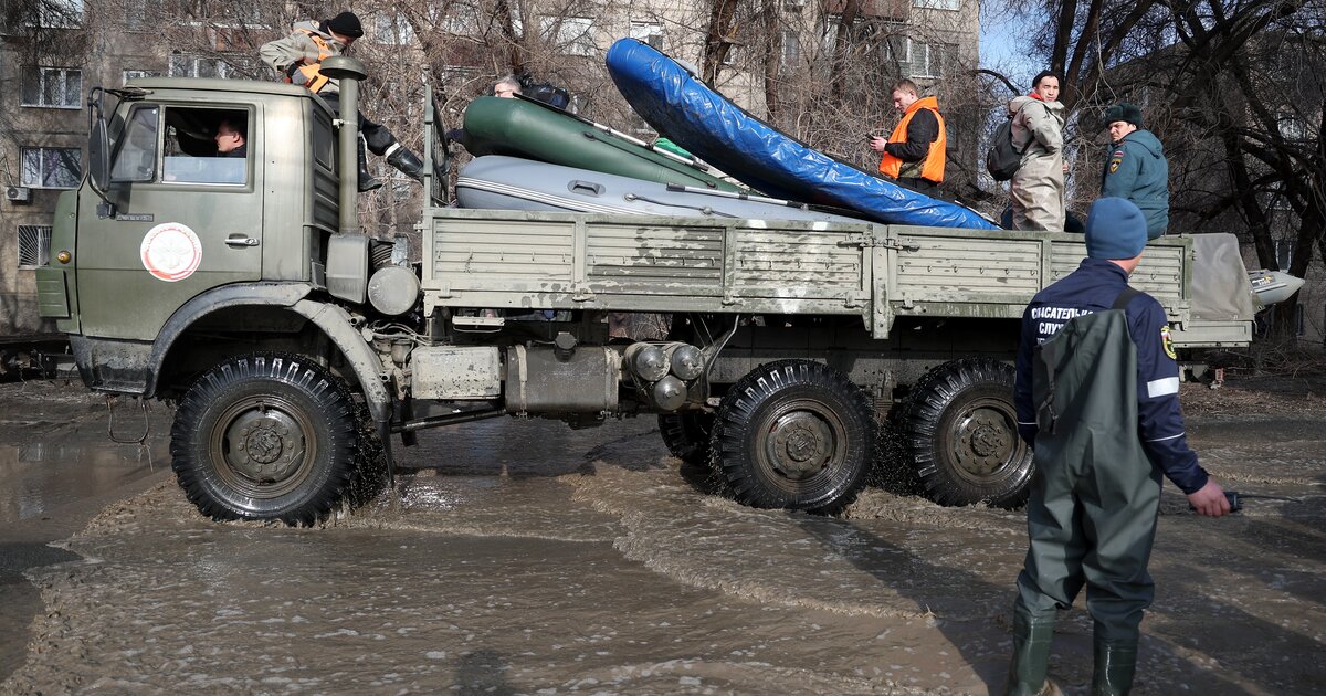 Более 100 военных инженеров привлекли к борьбе с паводком в Оренбуржье