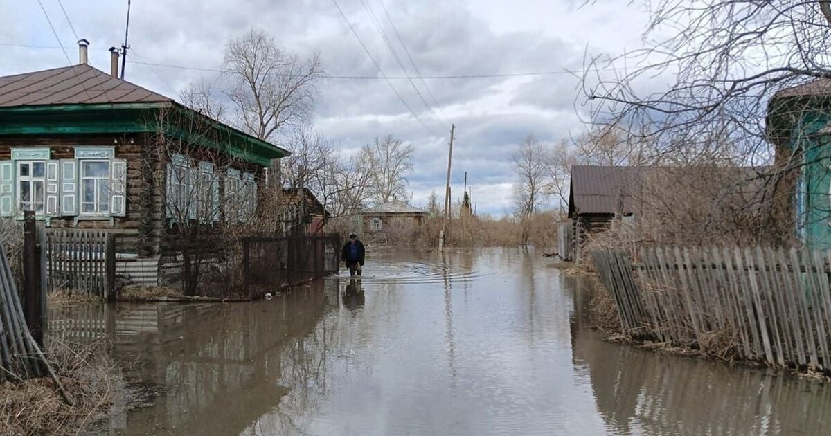 Вода начала заходить на улицы сел Курганской области