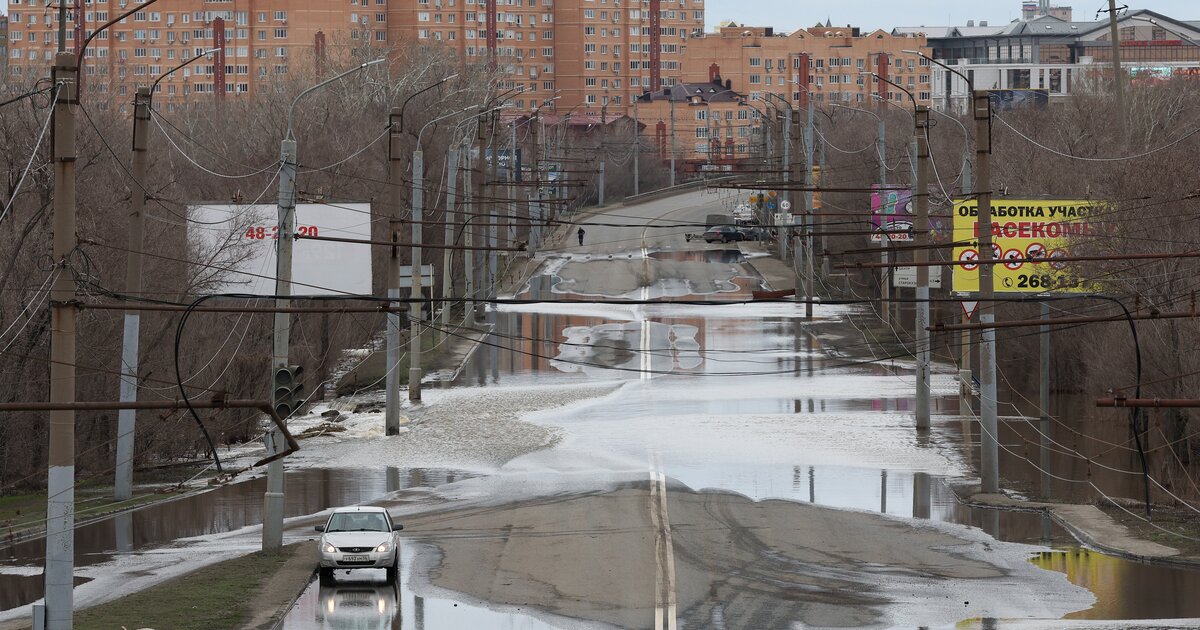 Уровень воды в Урале у Оренбурга снизился до 920 см