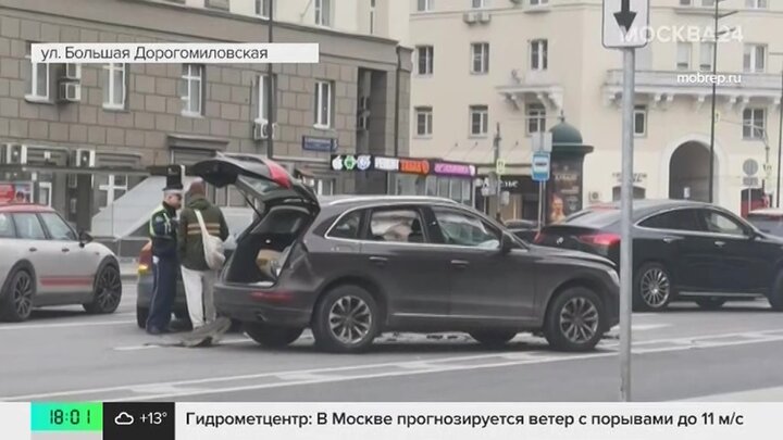 Два автомобиля столкнулись на Большой Дорогомиловской улице в Москве