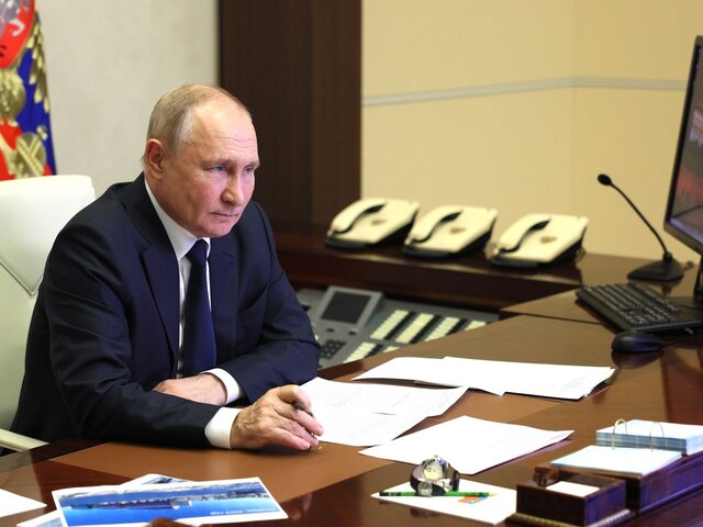 Песков: Путин заканчивает рабочий день далеко за полночь и рано утром на связи