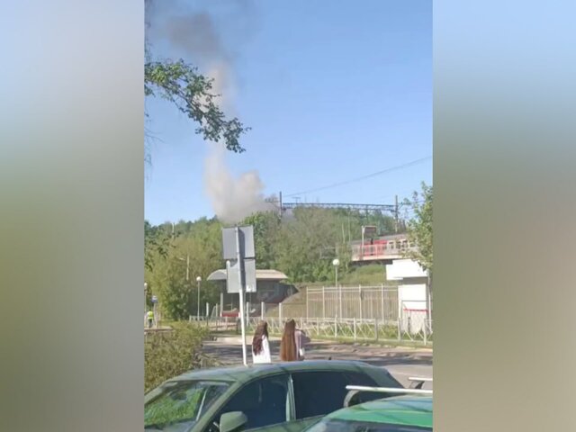 Никто не пострадал при пожаре на крыше электрички на станции Поварово