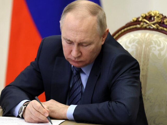 Путин подписал указ о награждении россиян за трудовые заслуги