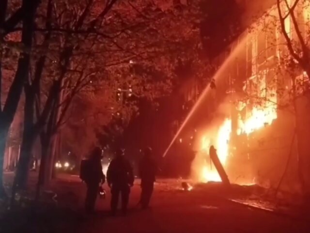 Пожар в промзоне на востоке Москвы локализован на площади 2,5 тыс 