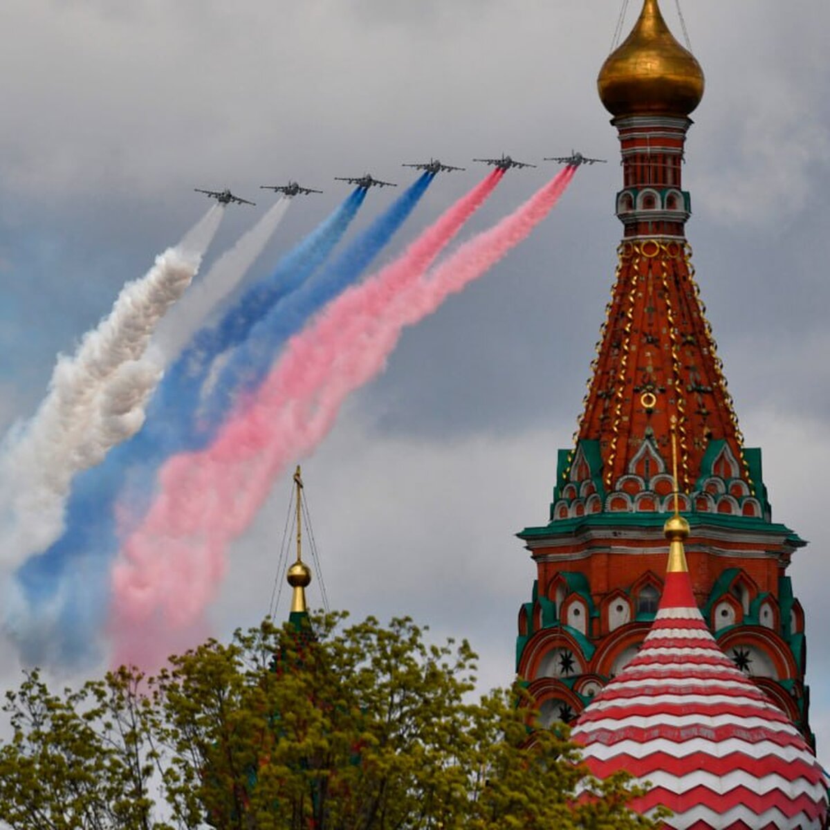 Парад Победы на Красной площади в Москве завершился пролетом авиации –  Москва 24, 09.05.2024