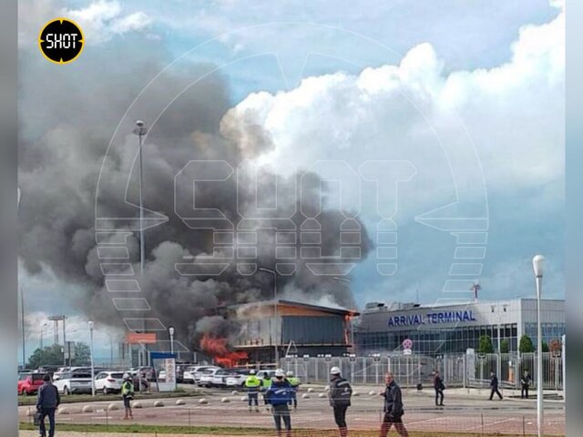 Пожар произошел на привокзальной площади аэропорта Минвод
