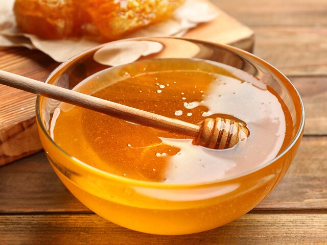 Эксперт Капунин назвал способ определить поддельный мед с помощью воды