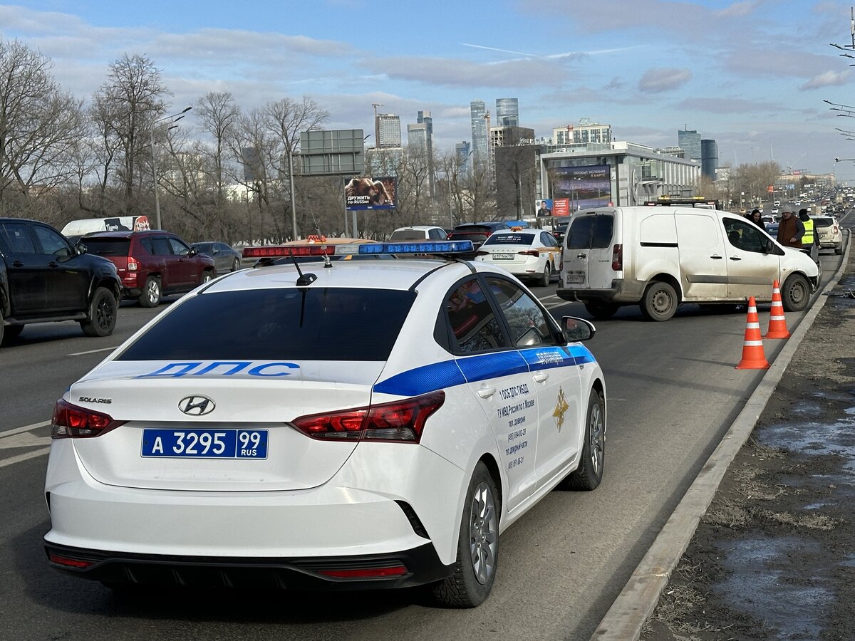 Два автомобиля столкнулись на Кутузовском проспекте – Москва 24, 11.03.2024