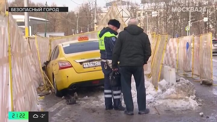 «Безопасный город»: полицейские выясняют причины массового ДТП на Азовской улице в Москве