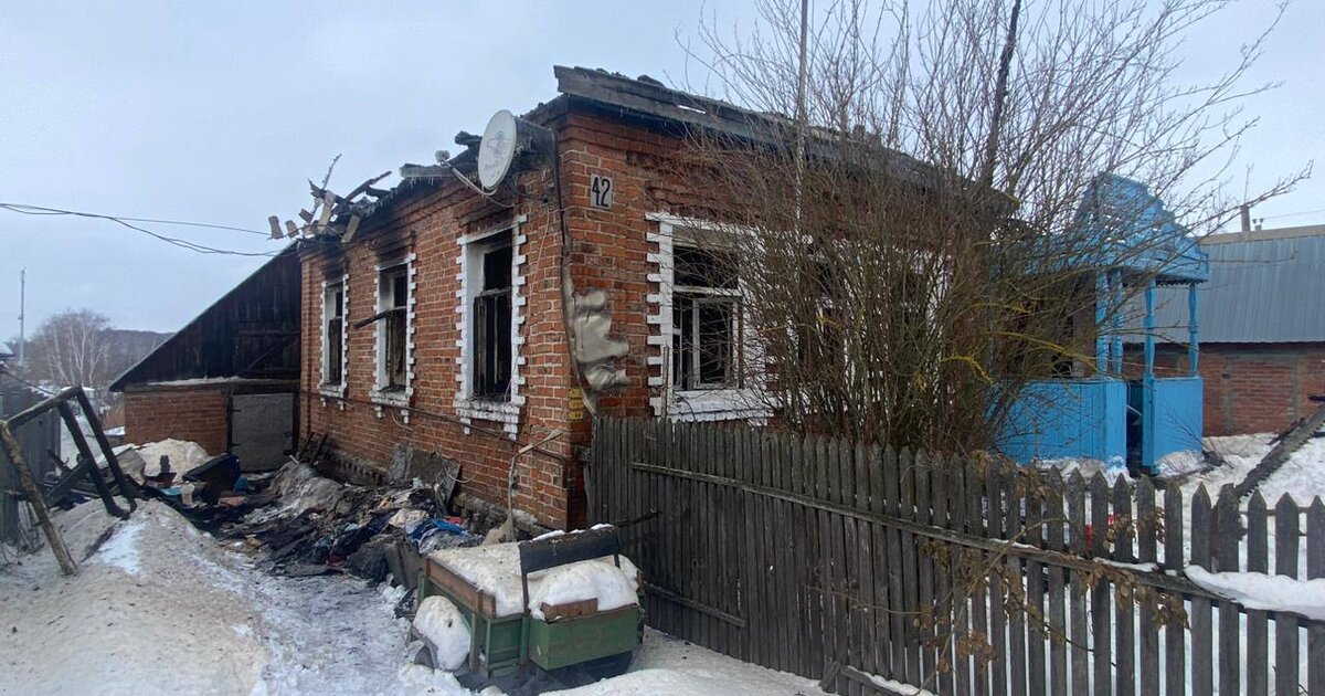 Три человека погибли при пожаре в частном доме под Луховицами