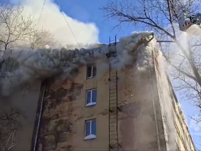 Пожар в нежилом здании на севере Москвы локализовали