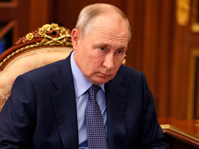 Путин поддержал идею о выплатах для жителей осажденного Севастополя
