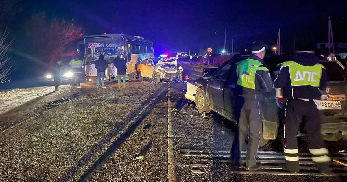 Двое несовершеннолетних пострадали в ДТП с участием автобуса в Подмосковье