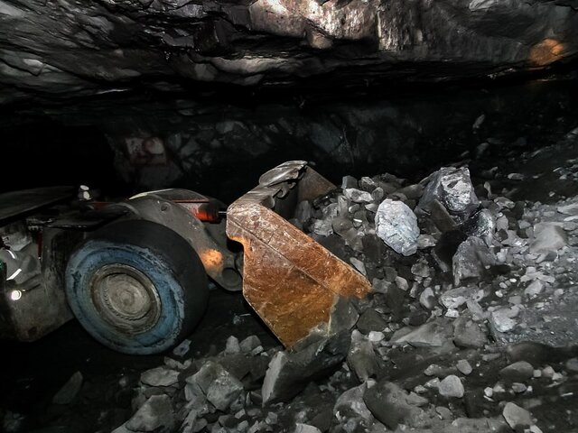 Тринадцать горняков не выходят на связь после обвала породы на руднике в Амурской области