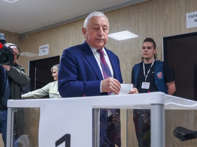 Кандидат в президенты РФ Харитонов проголосовал на участке в Москве