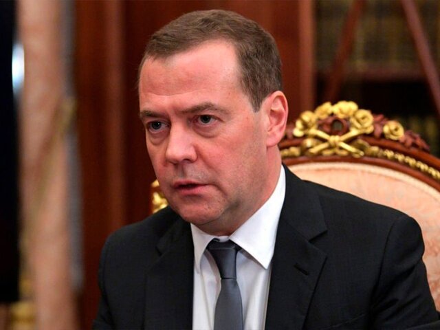 Медведев назвал предателями тех, кто совершает преступления на избирательных участках