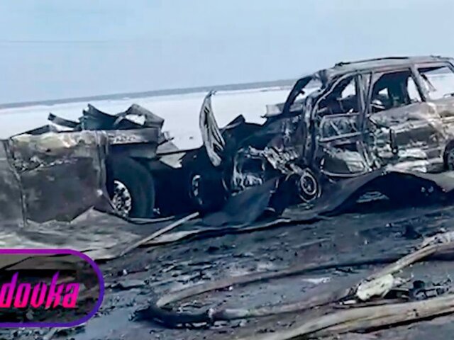 Шесть человек погибли при столкновении большегрузов и микроавтобуса в Омской области