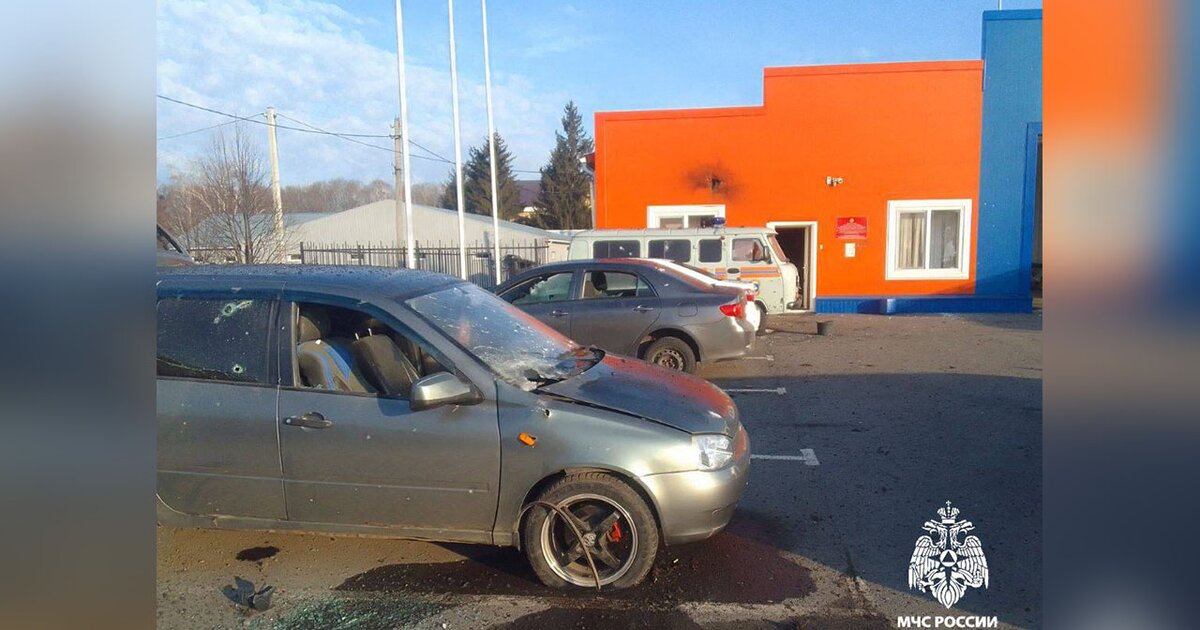 Двое пожарных МЧС пострадали при обстреле Головчина Белгородской области