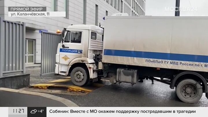 Возле Басманного суда в Москве усилили меры безопасности