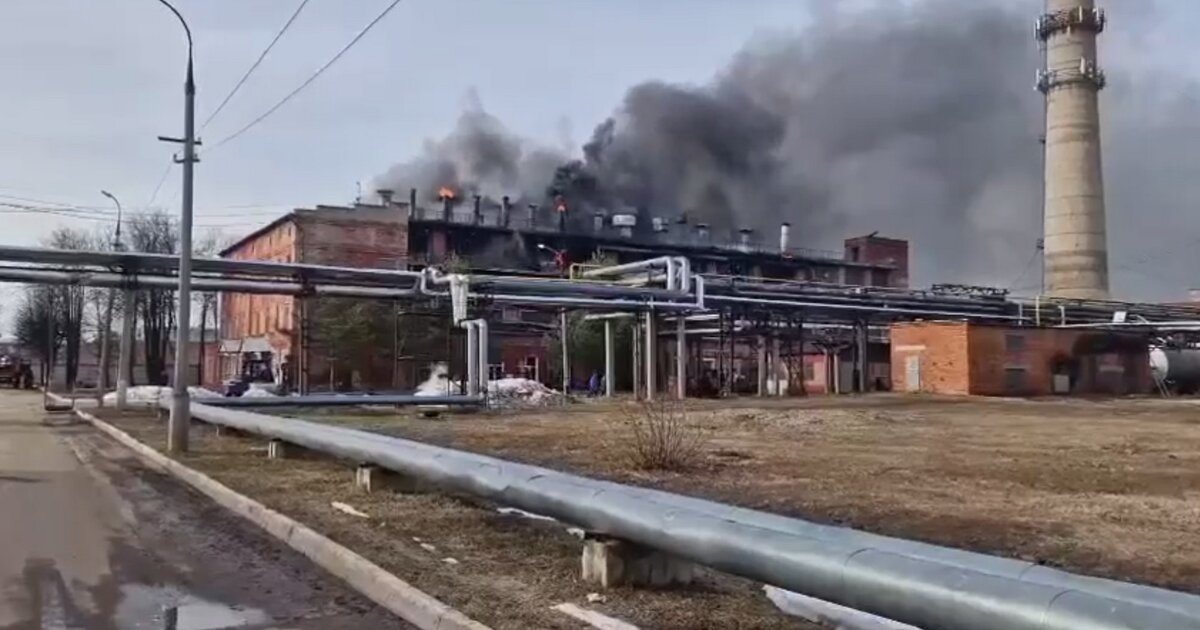 Открытое горение ликвидировано в цеху завода «Электроизолит» в Подмосковье