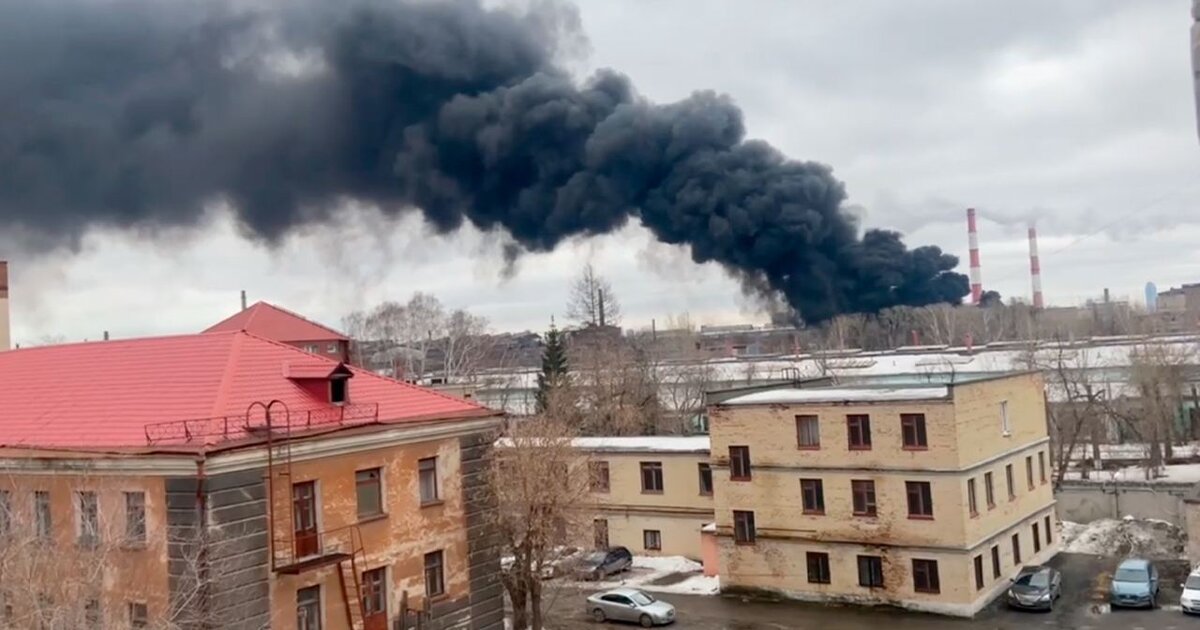 Промзона в Екатеринбурге загорелась на площади 4 тысячи квадратных метров