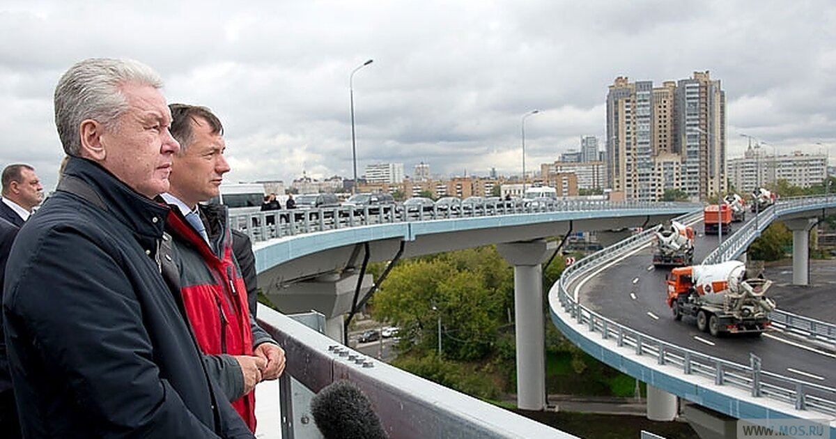 Измени москву. Москва-Сити Собянин. Собянин Сергей в Москоу Сити. Собянин дороги. Мэр Москва Сити.