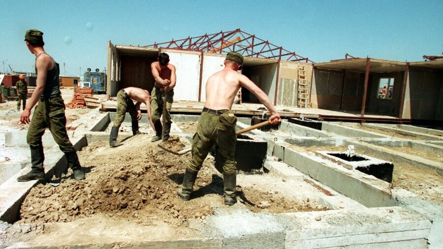 Служащий стройбата. Строительные войска. Стройбат войска. Солдат из стройбата.