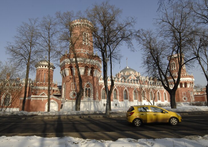 Петровский путевой дворец фото