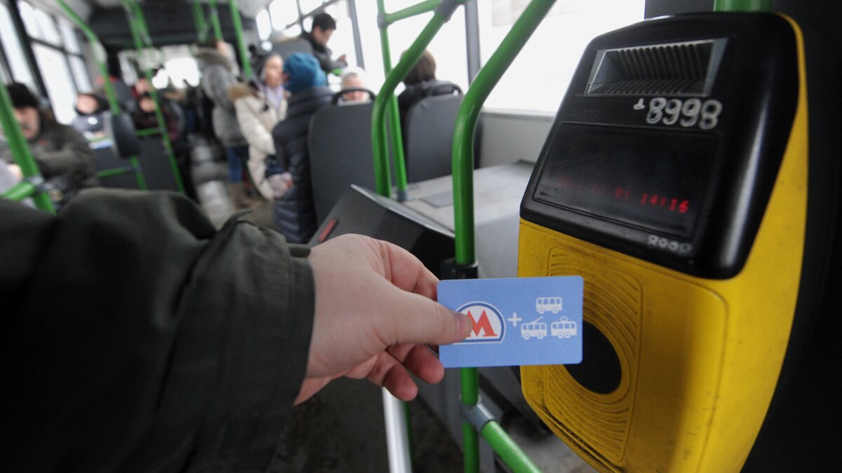 В столичных автобусах-экспрессах включили турникеты – Москва 24, 05.06.2014