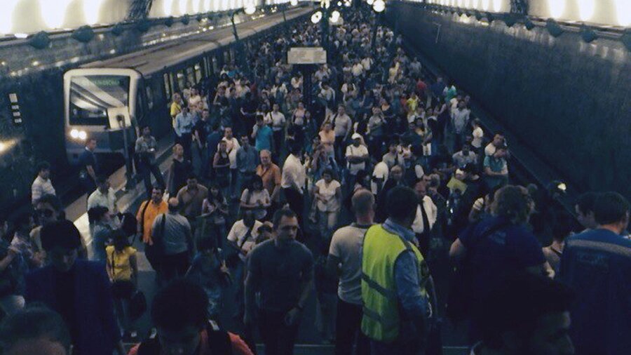 Крушение поезда метро парк Победы. Авария в метро Славянский бульвар парк Победы. Катастрофа в Московском метрополитене 2014. Катастрофа в метро в Москве в 2014.