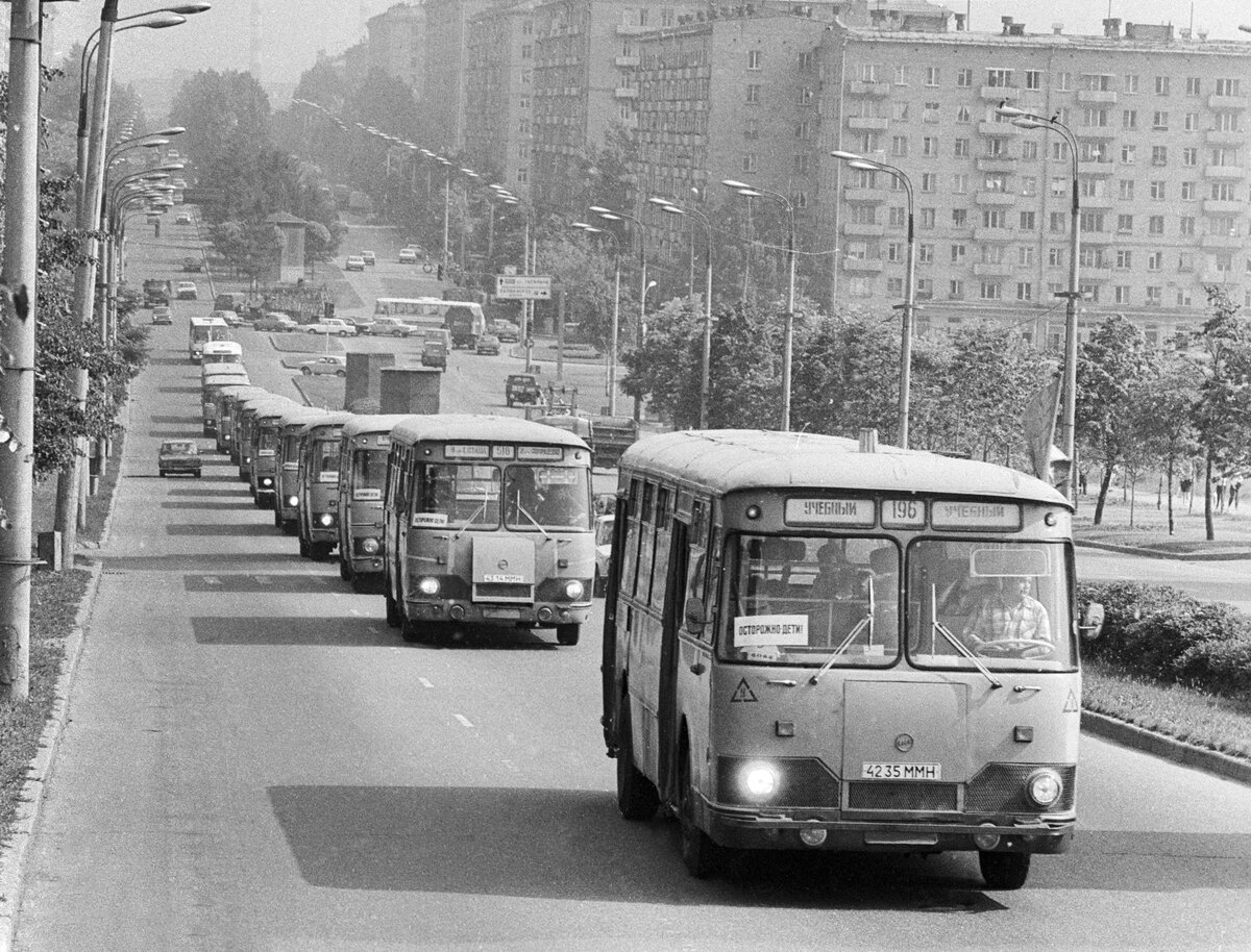 Остановка по требованию: 90 лет столичному автобусу – Москва 24, 08.08.2014