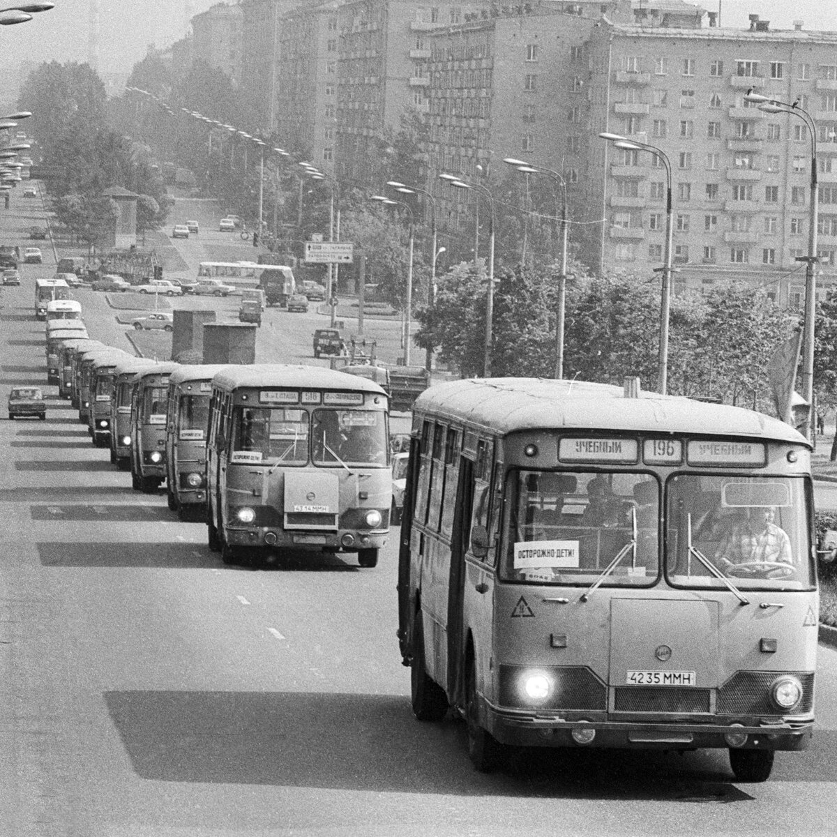 Остановка по требованию: 90 лет столичному автобусу – Москва 24, 08.08.2014