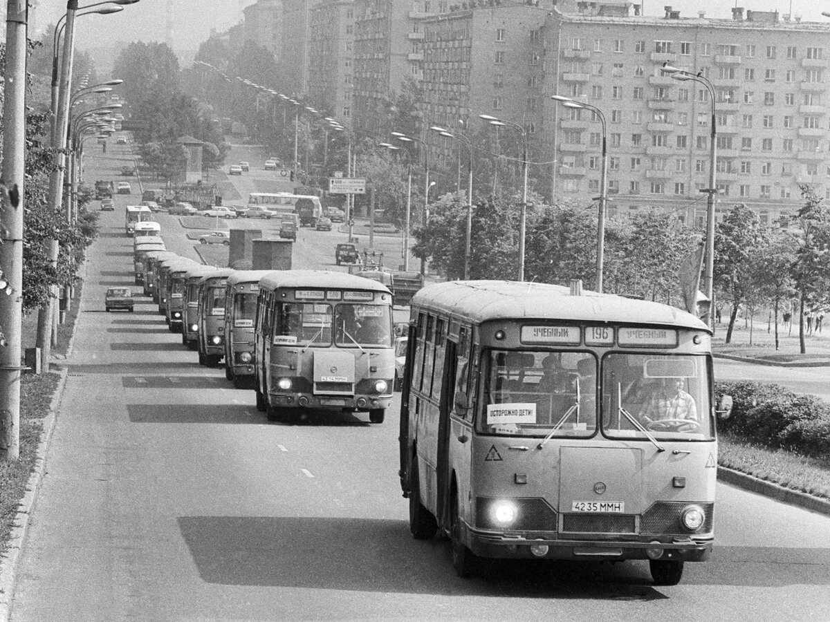 Остановка по требованию: 90 лет столичному автобусу – Москва 24, 08.08.2014