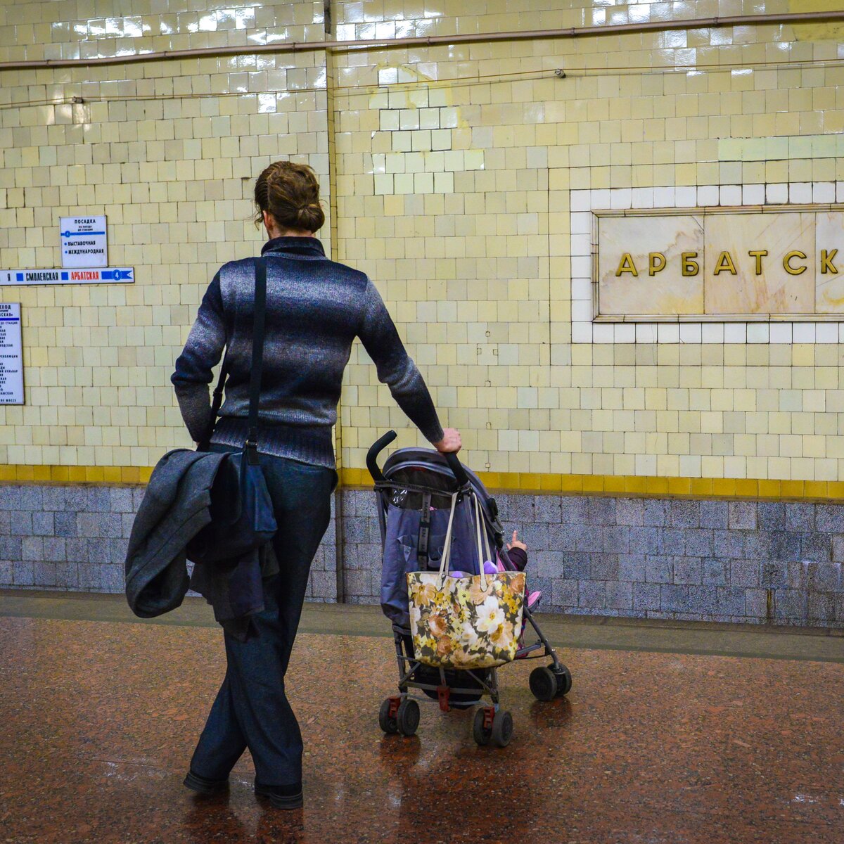 Коляска под запретом. Минтранс предлагает перевозить детей в метро на руках  – Москва 24, 23.04.2018