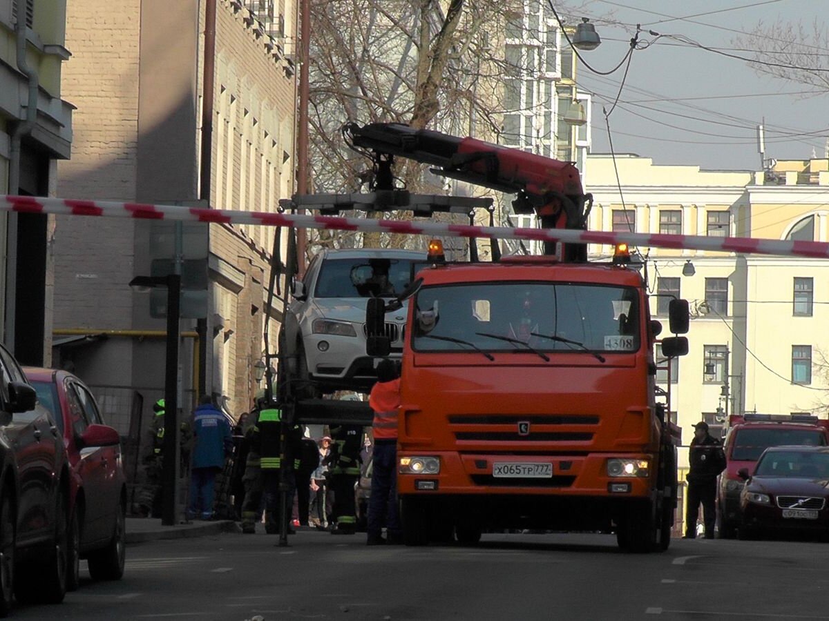 В Пушкаревом переулке обрушились две части аварийного здания – Москва 24,  15.04.2018