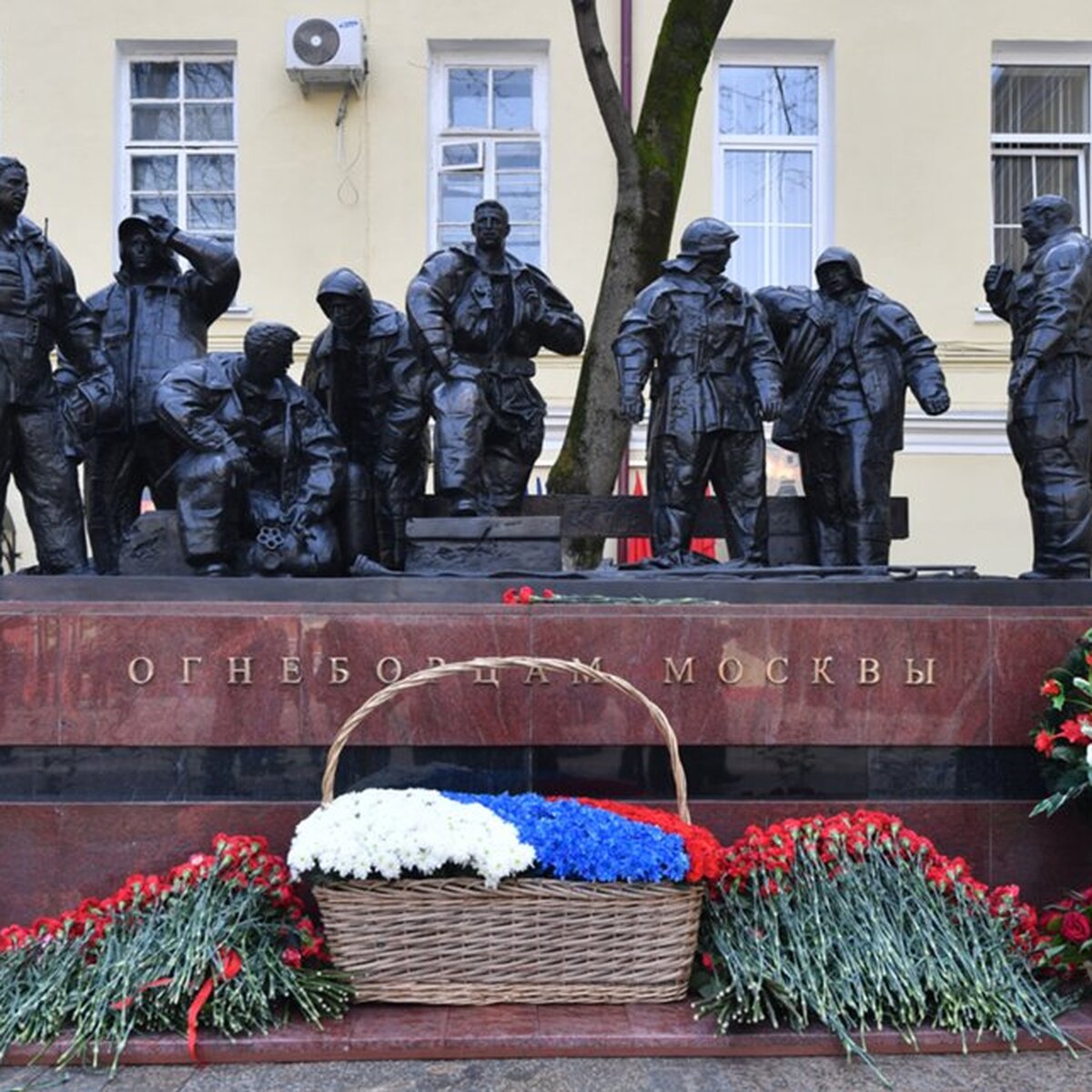 Памятник московским пожарным открылся на Пречистенке – Москва 24, 17.04.2018