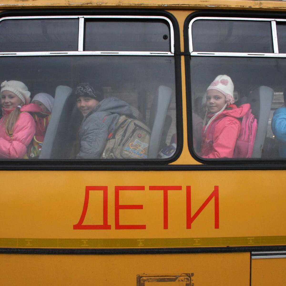 В Перми начали проверку после появления видео с толкающими автобус детьми –  Москва 24, 13.02.2018