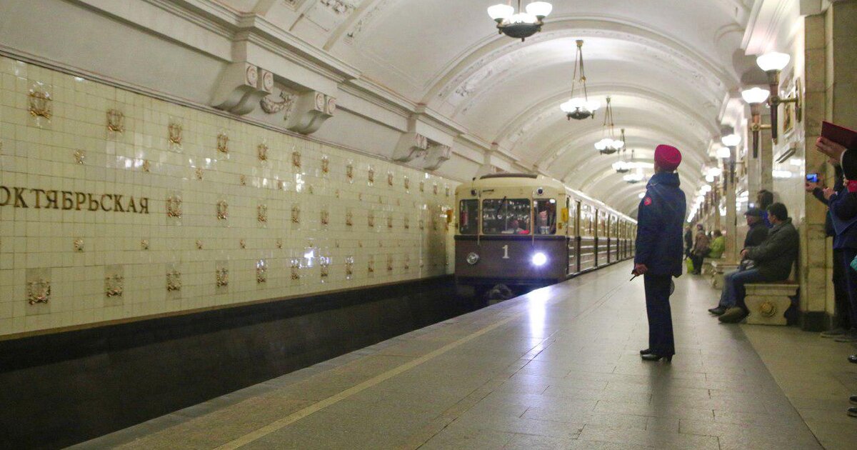 Октябрьский вокзал метро. Станция Октябрьская Москва. Станция метро Октябрьская. Станция Октябрьская радиальная. Станция метро Октябрьская радиальная.