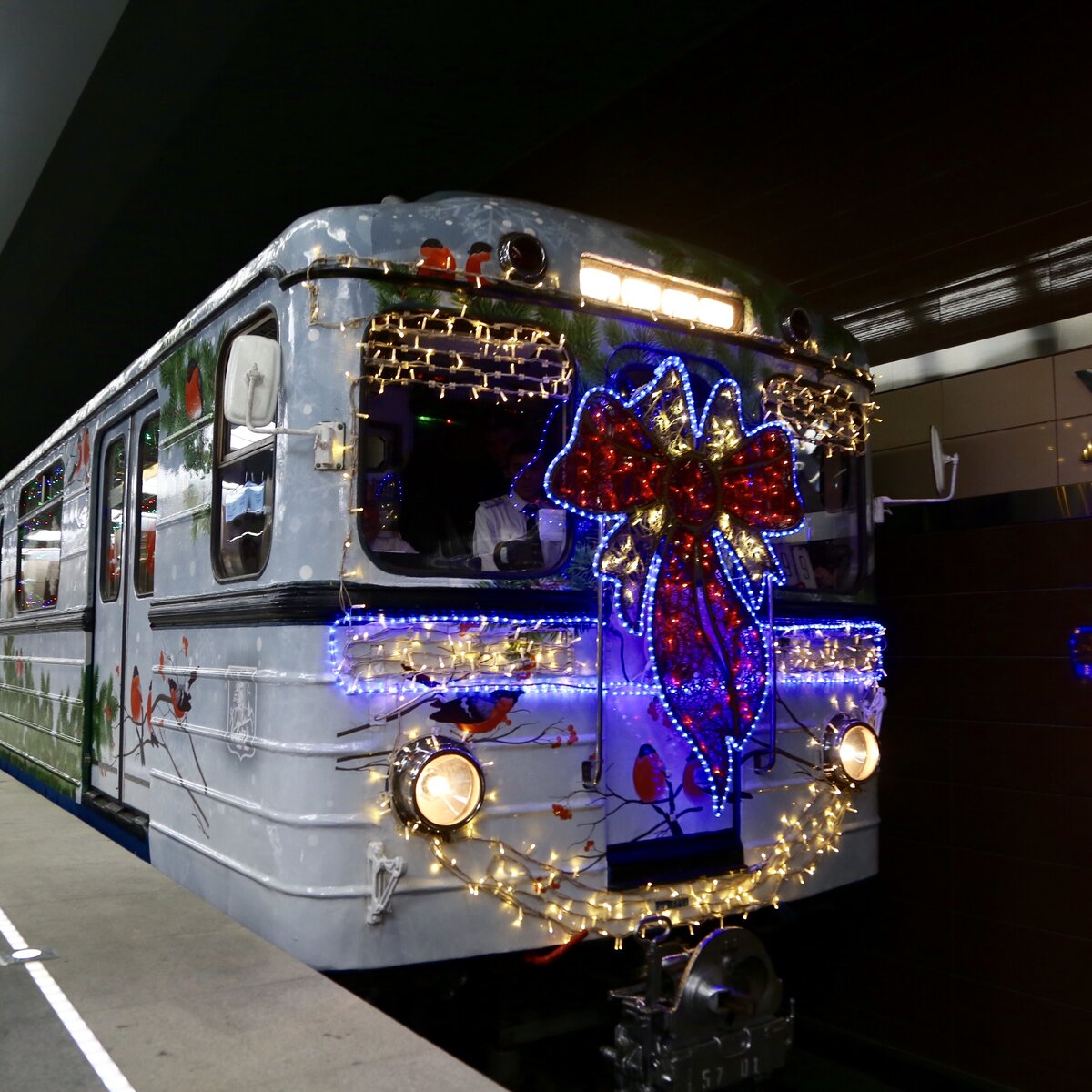 Третий новогодний поезд начал курсировать в столичном метро – Москва 24,  31.12.2017