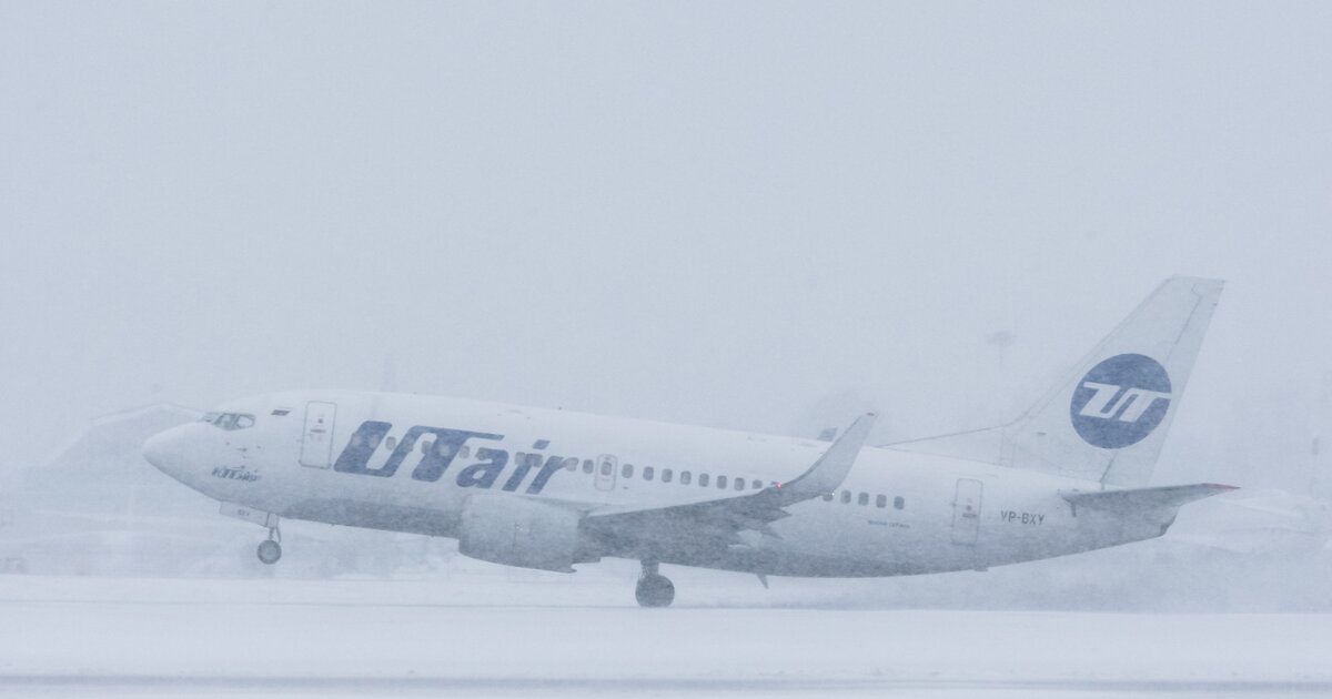 Flying to moscow. Ханты-Мансийск-Москва ЮТЭЙР. Москва-Ханты-Мансийск UTAIR самолеты. ЮТЭЙР -549. UTAIR Ноябрьск.