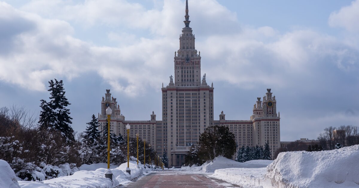 Московский государственный портал. Здание юрфака МГУ зима. Решетки вокруг МГУ. Юрфак Москва. Гора им.Ломоносова.