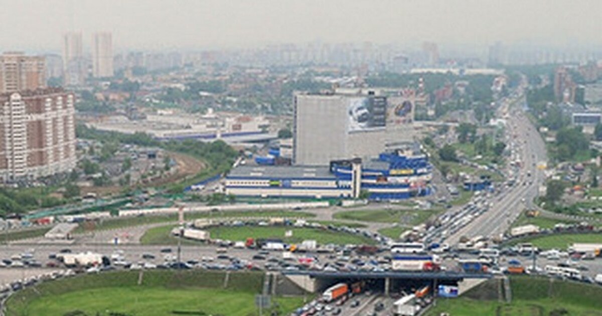 Центральный мкад. Рынок в Дмитрове. Дмитровский рынок в Москве. Центральный рынок Дмитров. Эстакада на Центральном рынке.