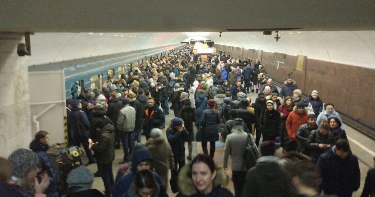 Москва сбой. Таганская Краснопресненская метро сегодня. Движение поездов на Таганско-Краснопресненской линии сейчас. Таганско-Краснопресненская линия метро что случилось сегодня. Коллапс в метро сегодня на Таганско Краснопресненской декабря.