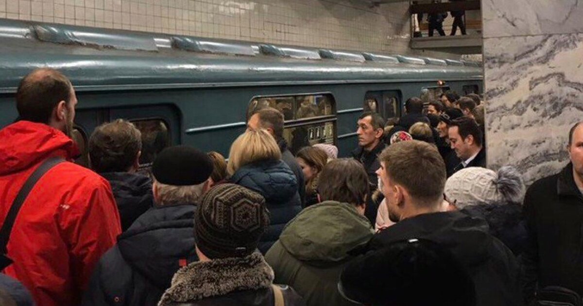 Московское метро что случилось сегодня. Поезда Московского метрополитена на зеленой ветке. Поезда на Замоскворецкой линии. Депо на Замоскворецкой линии метро. Замоскворецкая линия метро поезда.