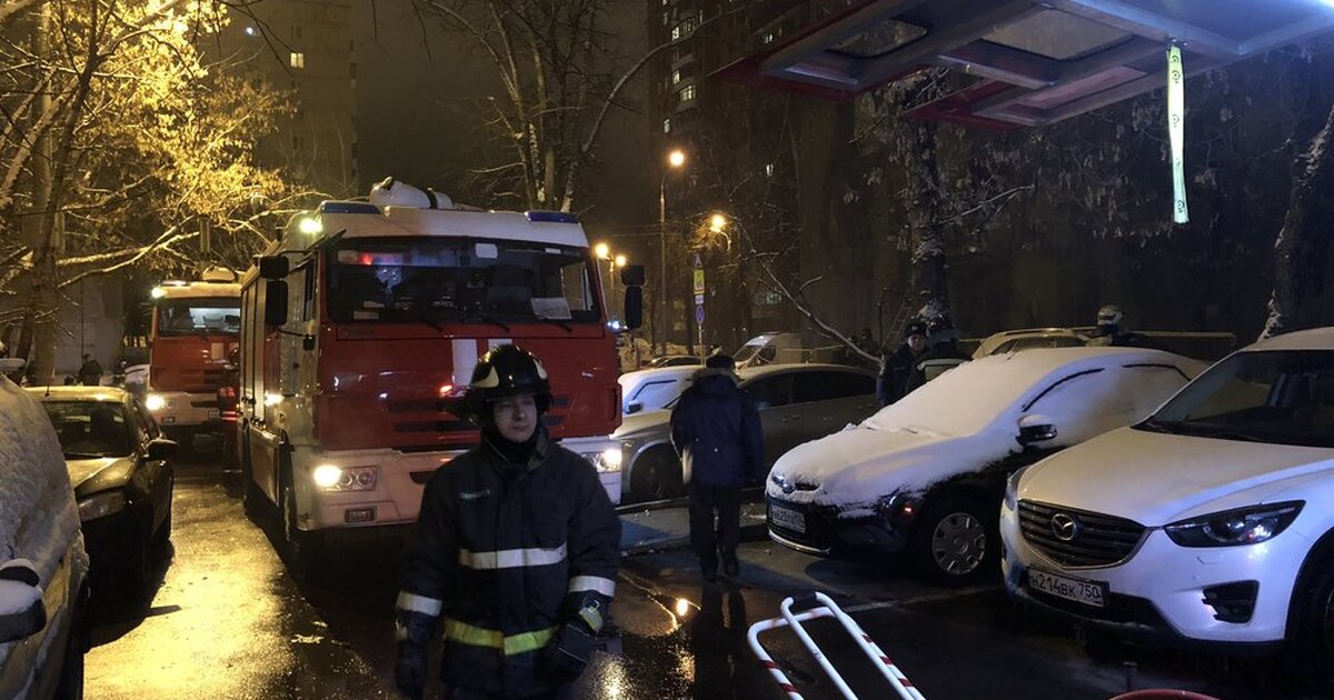 Пожар на Северо востоке Москвы. Пожар на Северо востоке Москвы сейчас. Пожар на востоке Москвы сейчас. Пожар на Северо-востоке Москвы Новгородская улица.