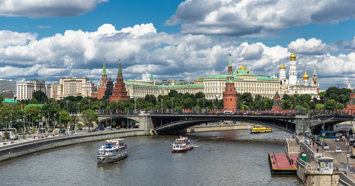 Hi moscow. Вид на Кремль с Устьинского моста. Устьинский мост панорама. Отправление от причала «большой Устьинский мост» (м. Китай-город). СРВ Москва.