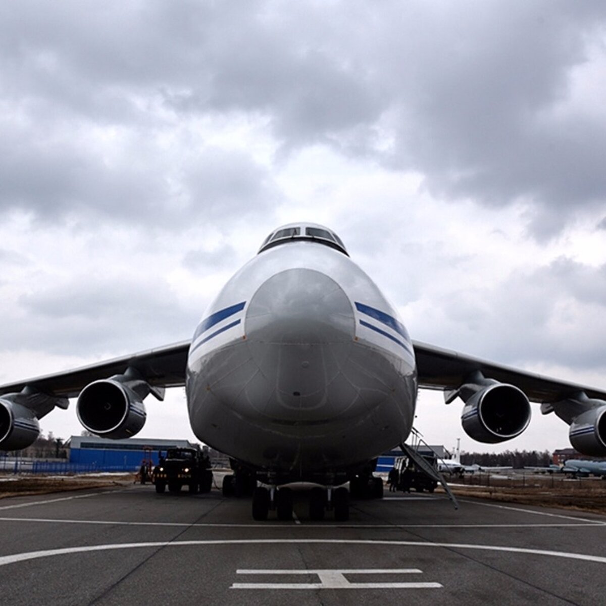 Грузовой самолет Ан-124 