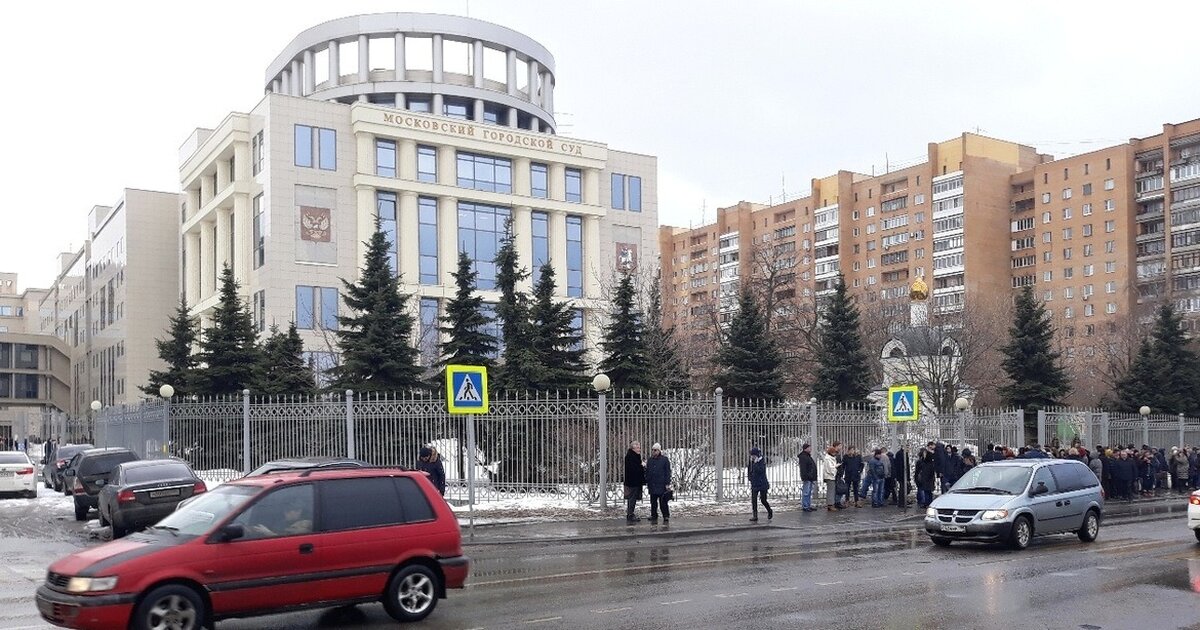 Мосгорсуд метро. Мосгорсуд заминировали. Эвакуируют Мосгорсуд. Мосгорсуд территория. Круглые здания возле Мосгорсуда.