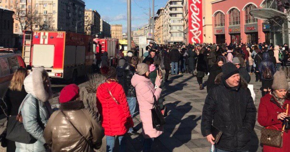 Эвакуация в москве сегодня. Торговые центры в Москве заминировали. Эвакуировали ТЦ сегодня в Москве. Заминированы вещи в Москве. Минирование ТЦ В Москве сегодня.